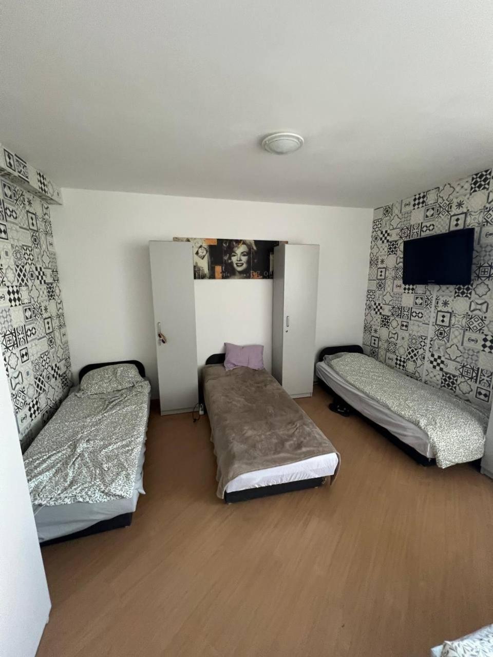 Hostel „U Sashka” Warsawa Bagian luar foto